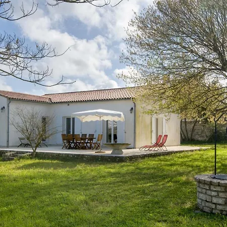 Pierrot Avec Grand Jardin Arbore, Proche Du Port Et Des Restaurants Holiday home