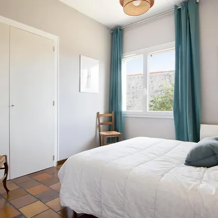 Holiday home Pierrot Avec Grand Jardin Arbore, Proche Du Port Et Des Restaurants La Flotte