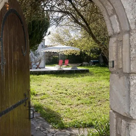 Pierrot Avec Grand Jardin Arbore, Proche Du Port Et Des Restaurants *