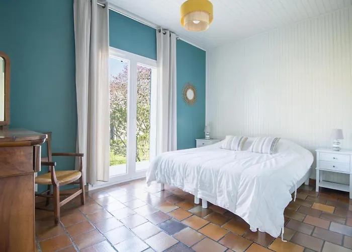 Pierrot Avec Grand Jardin Arbore, Proche Du Port Et Des Restaurants La Flotte