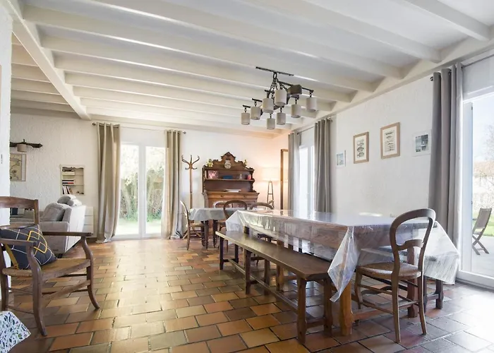 Pierrot Avec Grand Jardin Arbore, Proche Du Port Et Des Restaurants * La Flotte