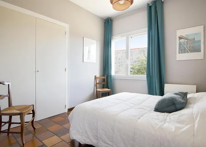 Holiday home Pierrot Avec Grand Jardin Arbore, Proche Du Port Et Des Restaurants La Flotte