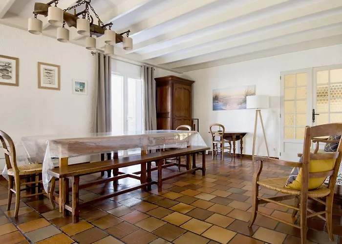 Pierrot Avec Grand Jardin Arbore, Proche Du Port Et Des Restaurants * La Flotte