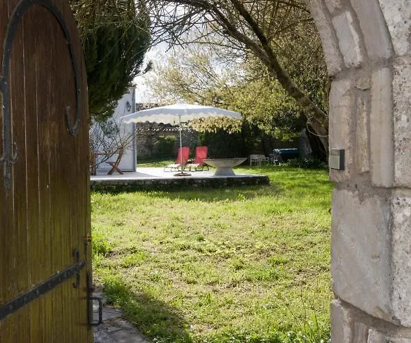 Pierrot Avec Grand Jardin Arbore, Proche Du Port Et Des Restaurants *